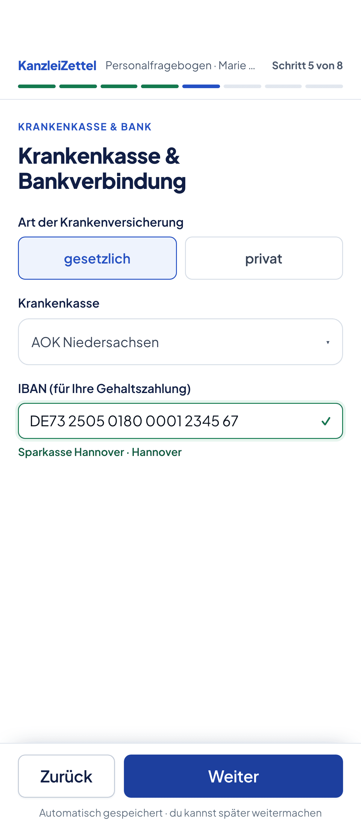 Der Personalfragebogen auf dem Handy des Mitarbeiters